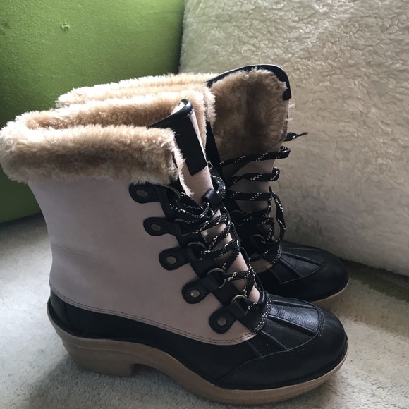 NWOB Bionica Rosemount Faux FurLined Boot - Picture 7 of 7